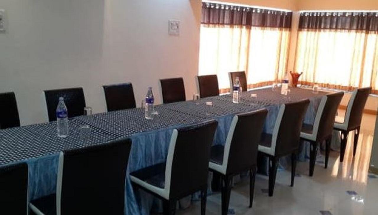 Manohar Mahal Hotel Jalgaon Esterno foto
